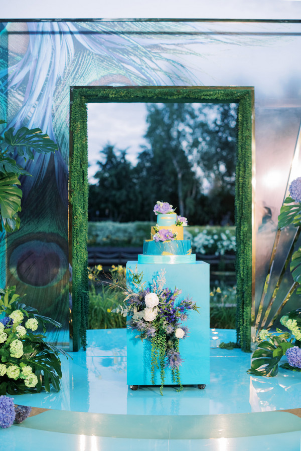 «Изумрудная» свадьба Андрея и Полины на берегу