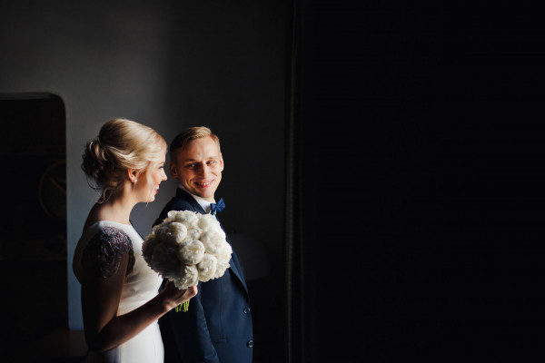 Неоновая свадьба Марии и Павла в дизайн-отеле