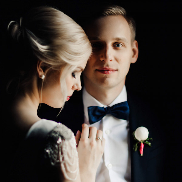 Неоновая свадьба Марии и Павла в дизайн-отеле