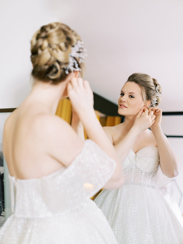 «Изумрудная» свадьба Андрея и Полины на берегу