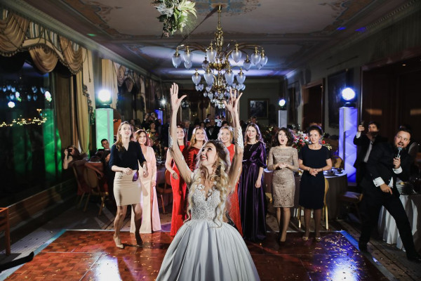 Красно-золотая свадьба Юлии и Дениса в отеле