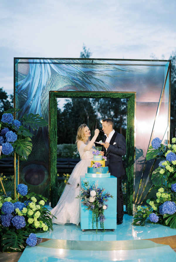 «Изумрудная» свадьба Андрея и Полины на берегу