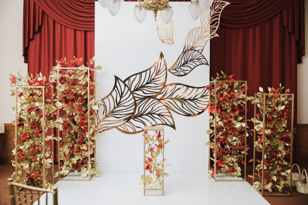 Красно-золотая свадьба Юлии и Дениса в отеле