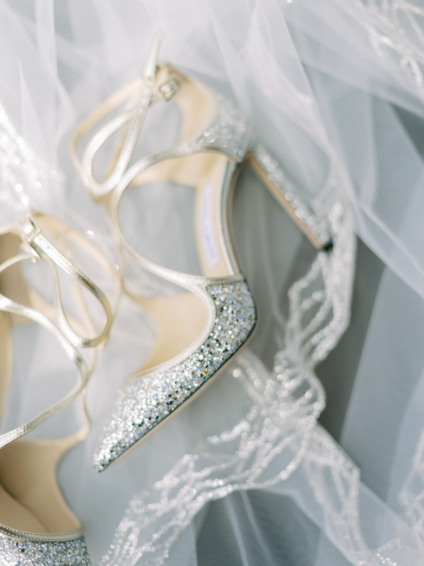 «Изумрудная» свадьба Андрея и Полины на берегу