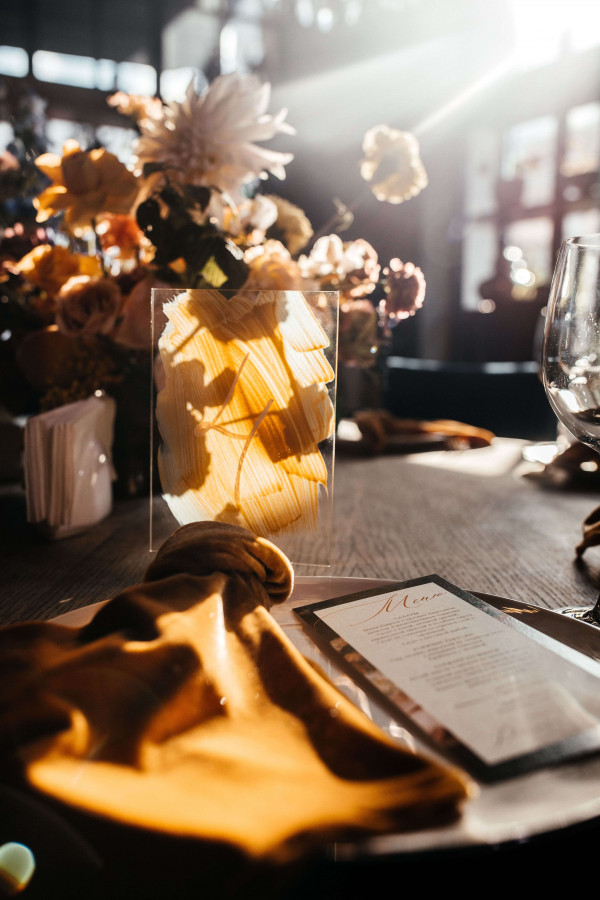 Осенняя свадьба Анны и Расима в ресторане