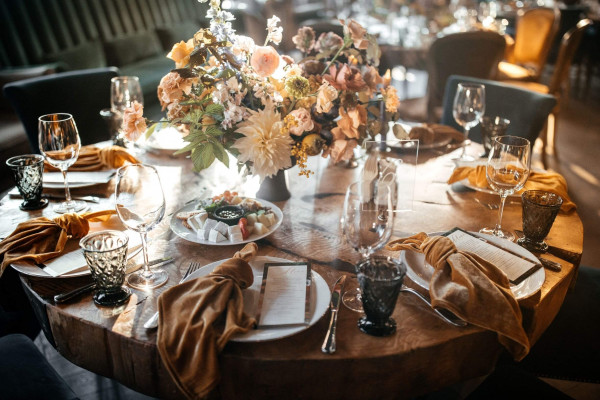 Осенняя свадьба Анны и Расима в ресторане