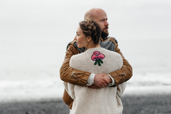 Церемония на черном пляже в Исландии