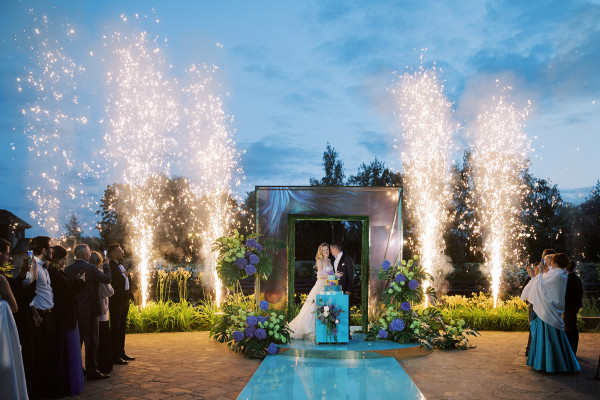 «Изумрудная» свадьба Андрея и Полины на берегу