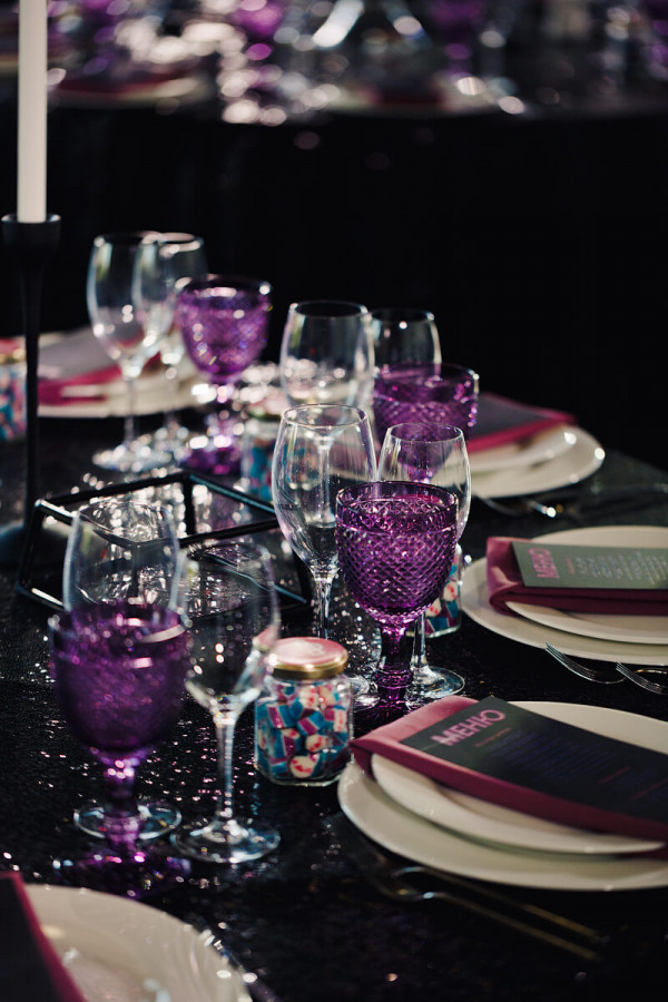 Неоновая свадьба Марии и Павла в дизайн-отеле