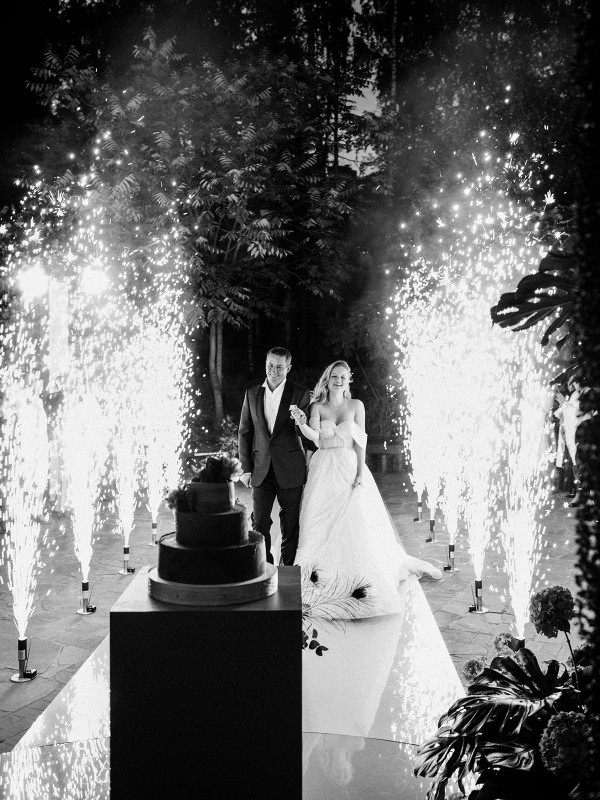 «Изумрудная» свадьба Андрея и Полины на берегу