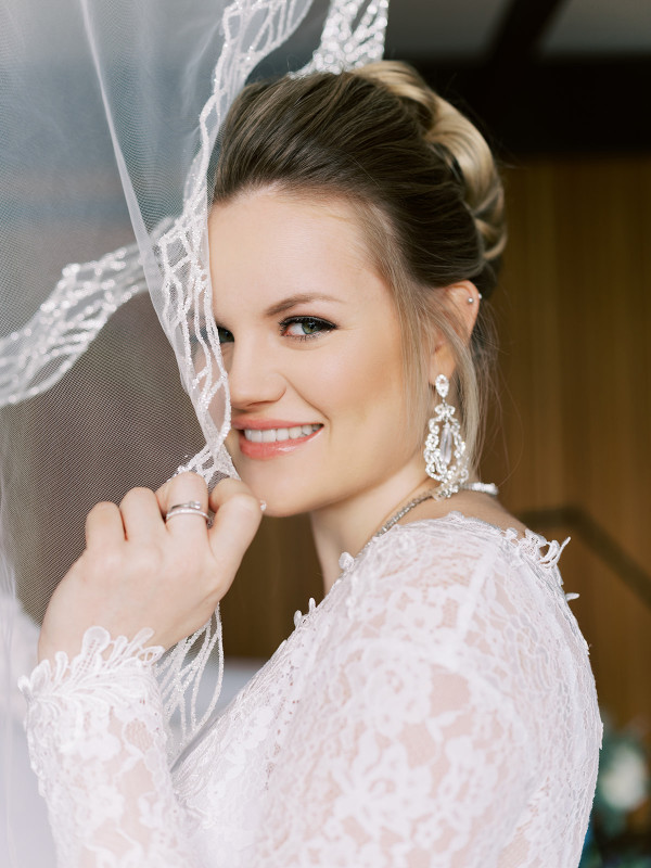 «Изумрудная» свадьба Андрея и Полины на берегу