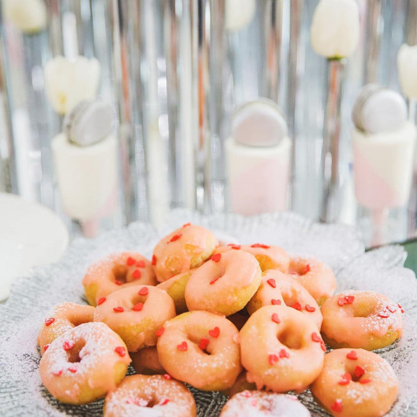 Мороженое с золотом, пончиковые станции и другие