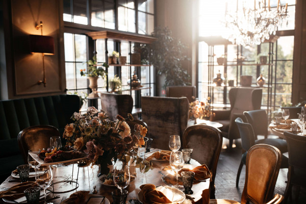 Осенняя свадьба Анны и Расима в ресторане