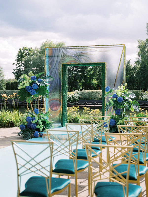 «Изумрудная» свадьба Андрея и Полины на берегу