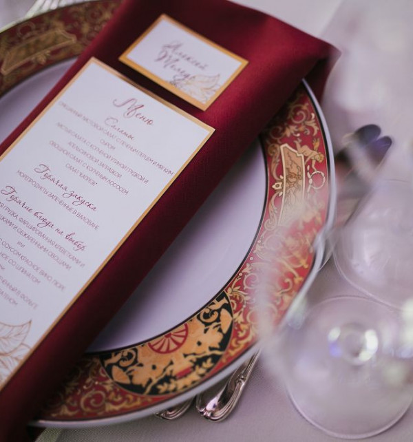 Красно-золотая свадьба Юлии и Дениса в отеле