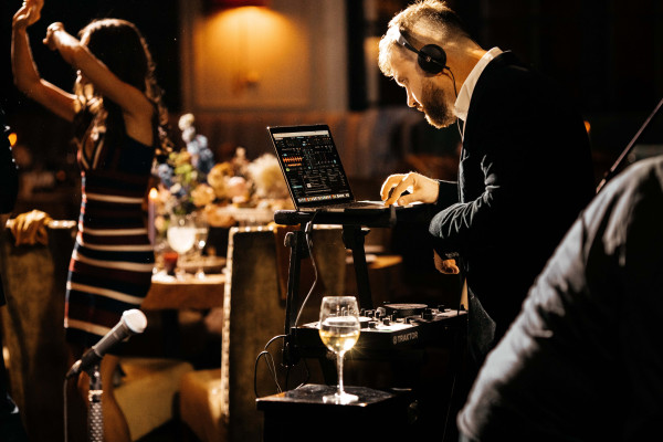 Осенняя свадьба Анны и Расима в ресторане