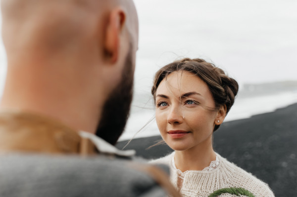 Церемония на черном пляже в Исландии