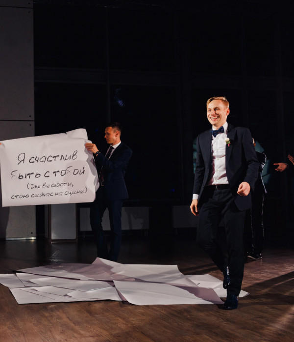 Неоновая свадьба Марии и Павла в дизайн-отеле