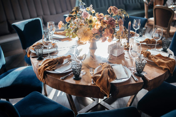 Осенняя свадьба Анны и Расима в ресторане