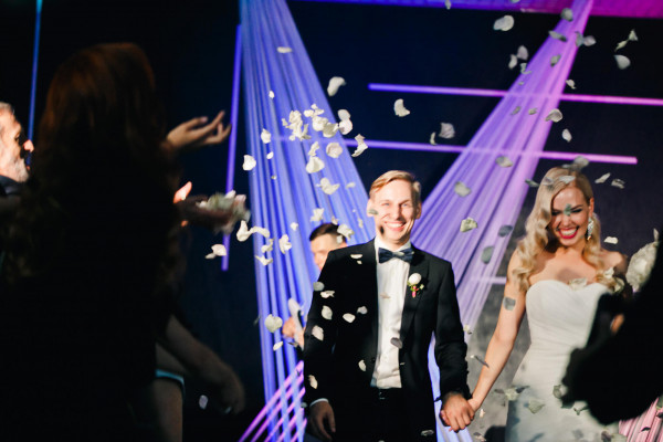 Неоновая свадьба Марии и Павла в дизайн-отеле