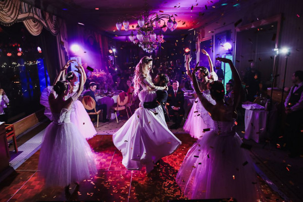 Красно-золотая свадьба Юлии и Дениса в отеле