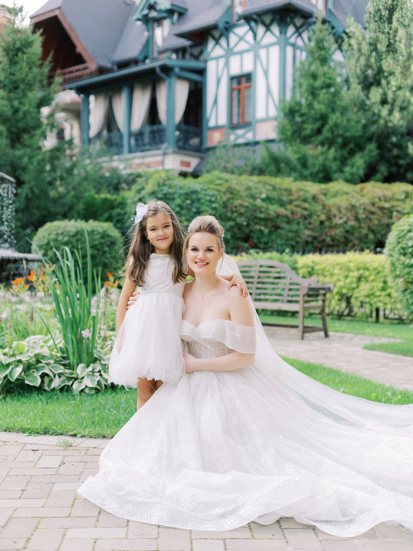 «Изумрудная» свадьба Андрея и Полины на берегу