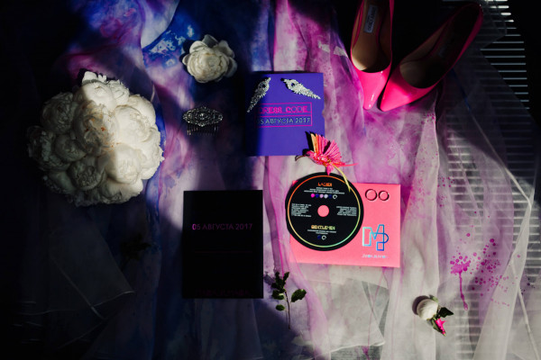 Неоновая свадьба Марии и Павла в дизайн-отеле