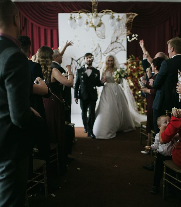 Красно-золотая свадьба Юлии и Дениса в отеле