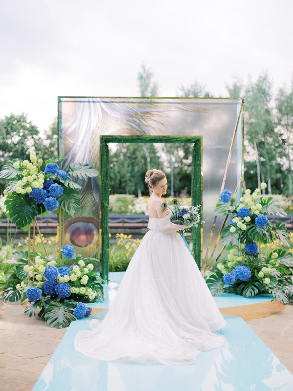 «Изумрудная» свадьба Андрея и Полины на берегу