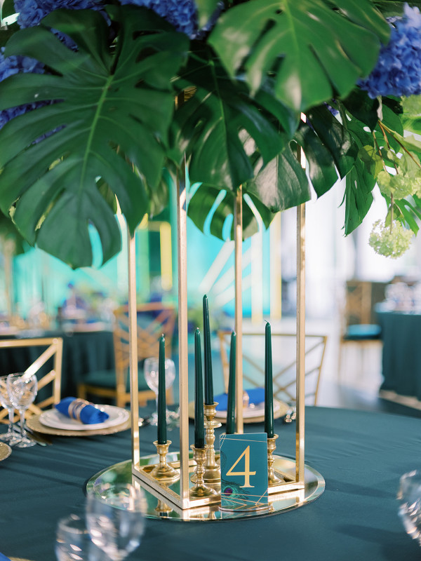 «Изумрудная» свадьба Андрея и Полины на берегу