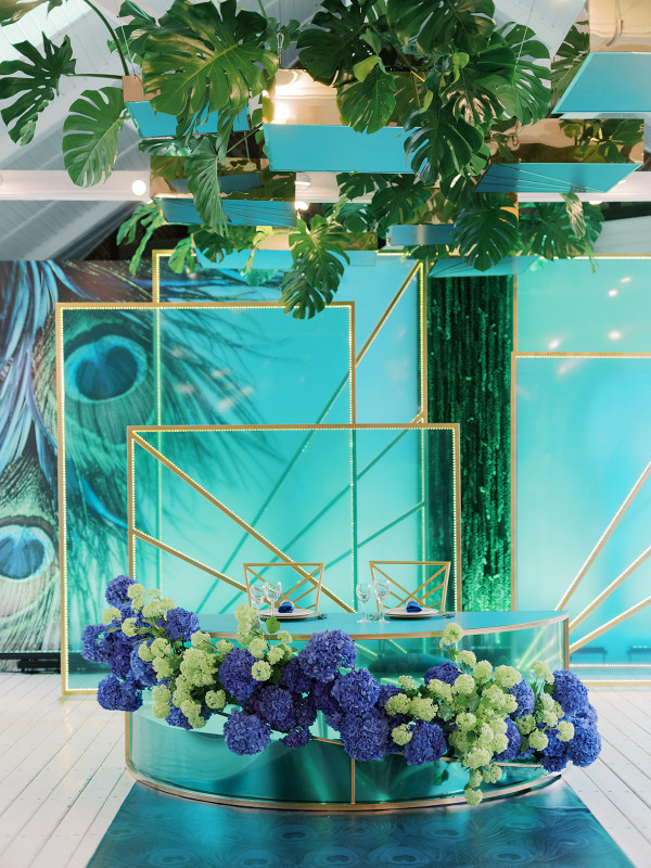 «Изумрудная» свадьба Андрея и Полины на берегу