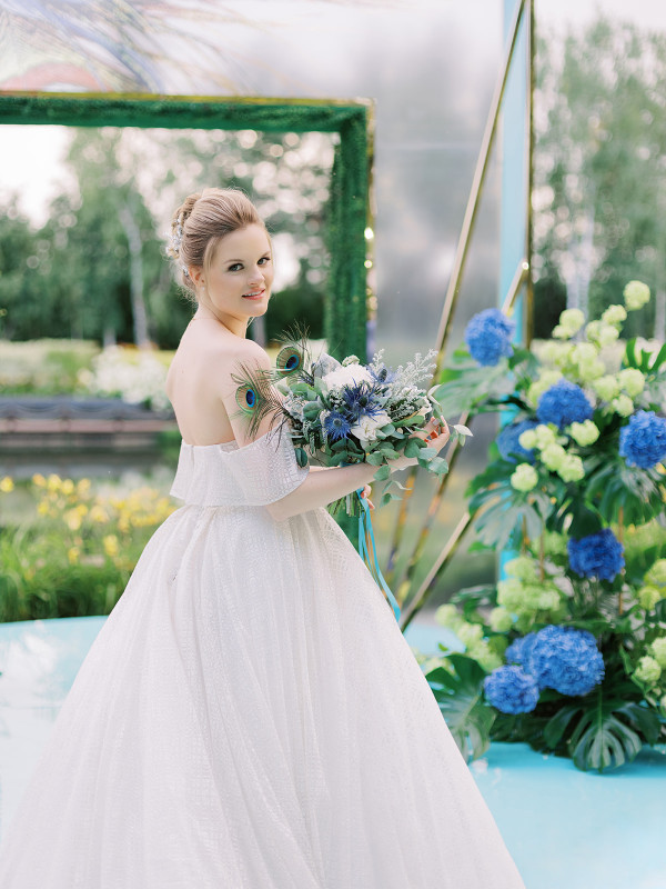 «Изумрудная» свадьба Андрея и Полины на берегу