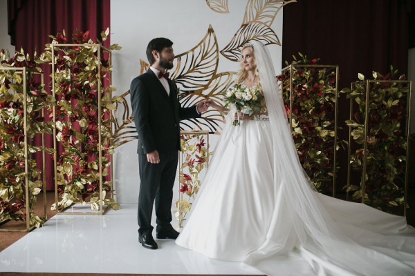 Красно-золотая свадьба Юлии и Дениса в отеле