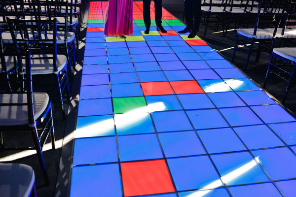 Неоновая свадьба Марии и Павла в дизайн-отеле