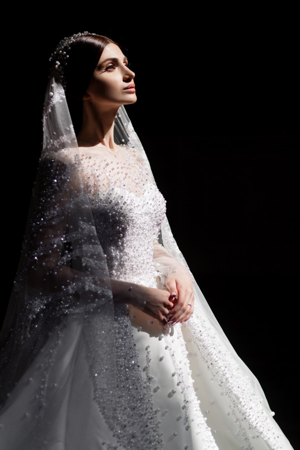 Невеста Диана в платье Valdrin Sahiti и