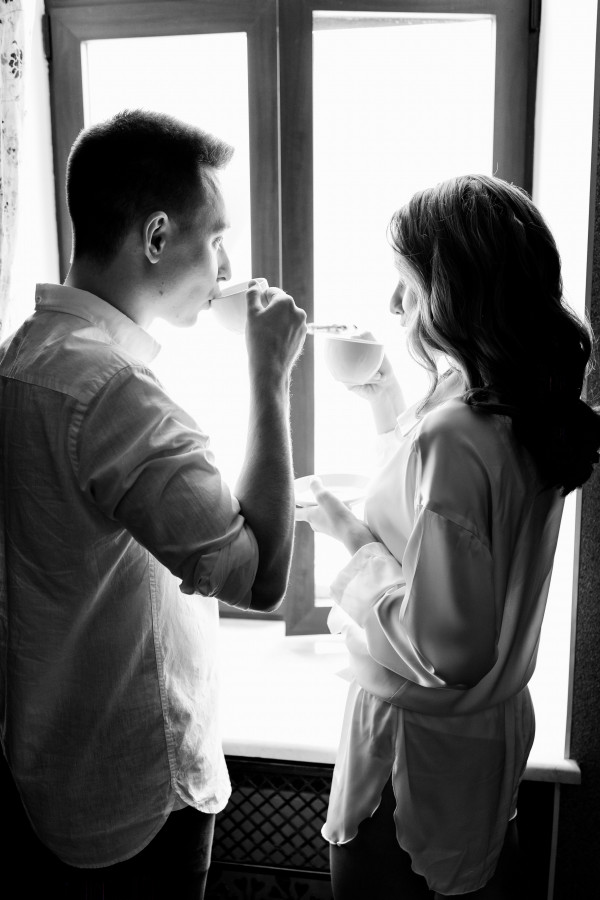 Уточненная свадьба с белоснежным Rolls-Royce и десертом