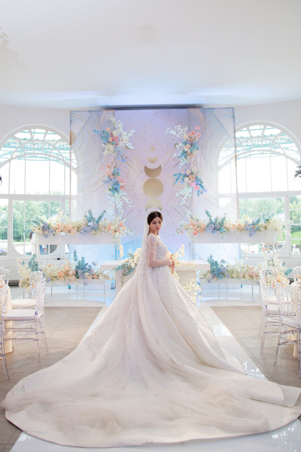 Невеста Диана в платье Valdrin Sahiti и