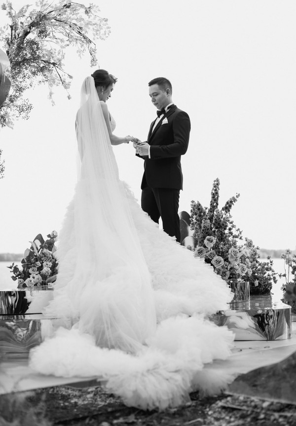 «Стихия любви» — эффектная свадьба в темных