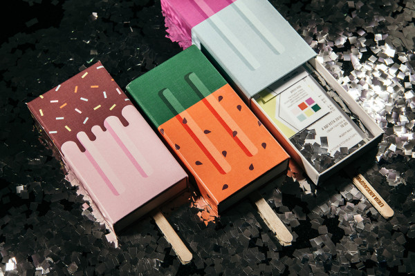 Баллончики с краской, телефонные трубки и другие