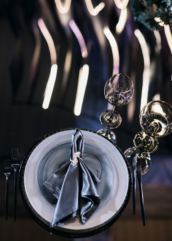 «Стихия любви» — эффектная свадьба в темных