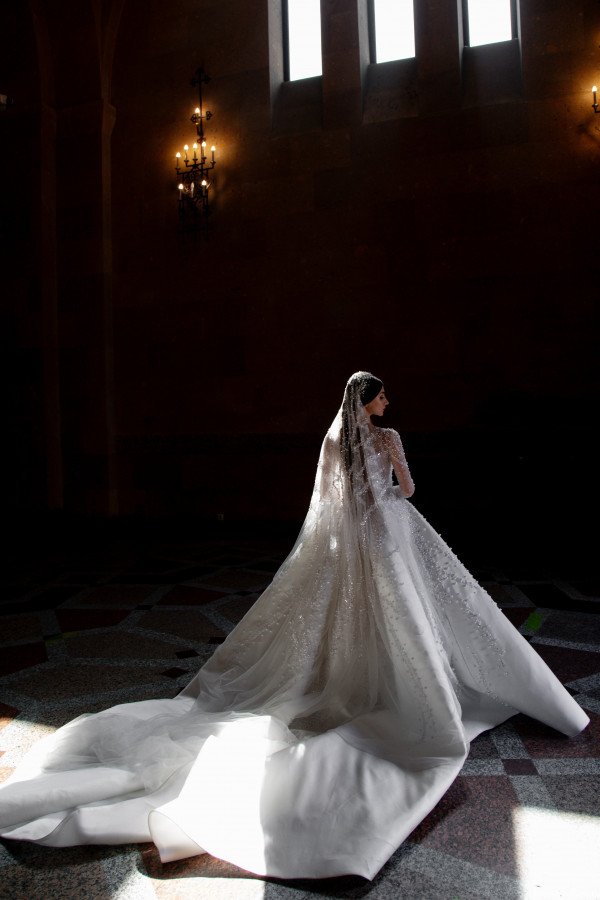 Невеста Диана в платье Valdrin Sahiti и