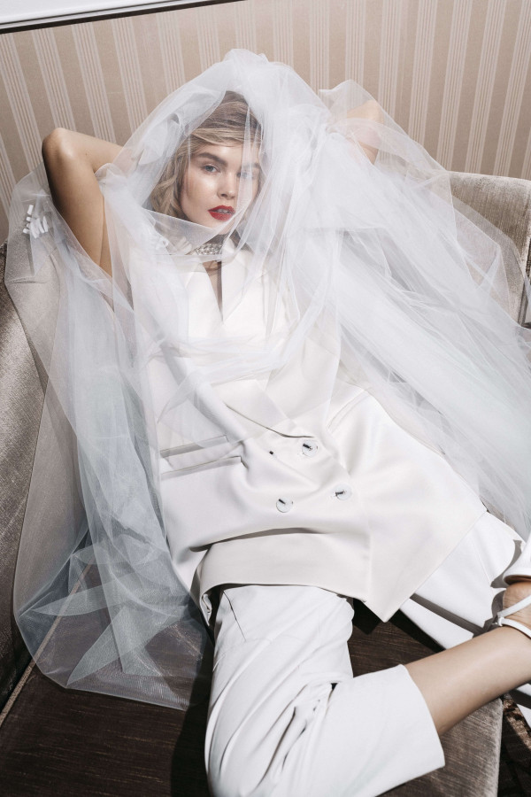 Не стесняйтесь красить губы красной помадой в