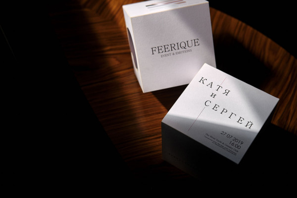 Баллончики с краской, телефонные трубки и другие