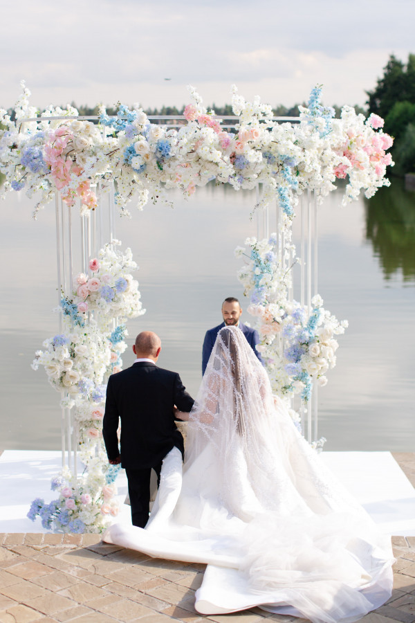 Невеста Диана в платье Valdrin Sahiti и