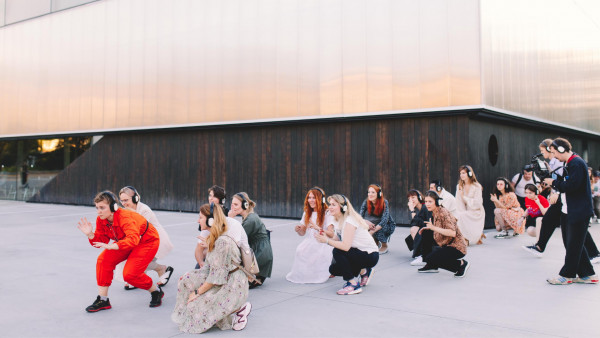 Иммерсивное шоу «Пой, танцуй» — необычное развлечение