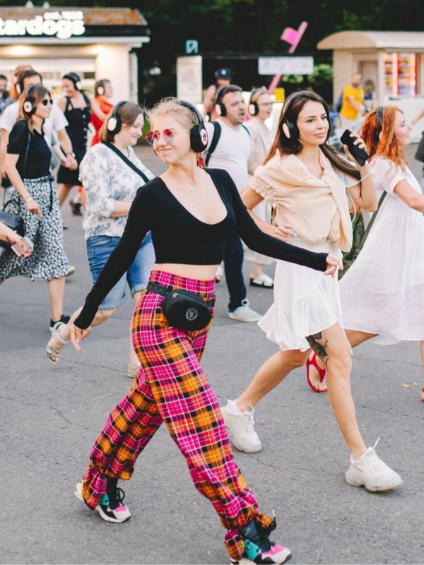 Иммерсивное шоу «Пой, танцуй» — необычное развлечение