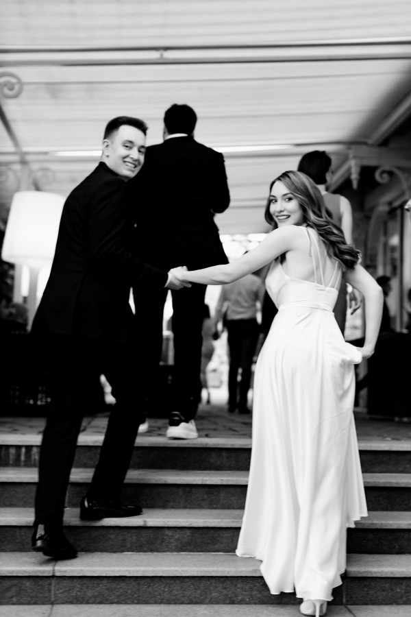 Уточненная свадьба с белоснежным Rolls-Royce и десертом