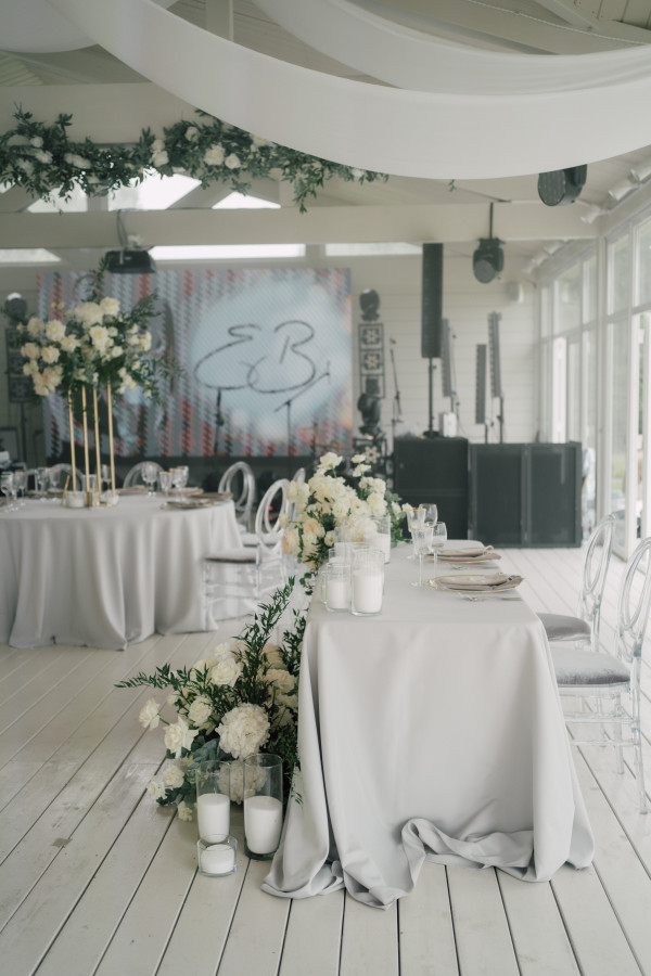 Лаконичная свадьба на поле для гольфа