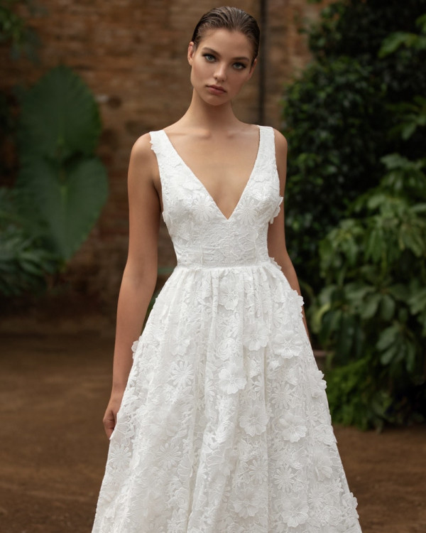 12 кружевных свадебных платьев, которые можно найти