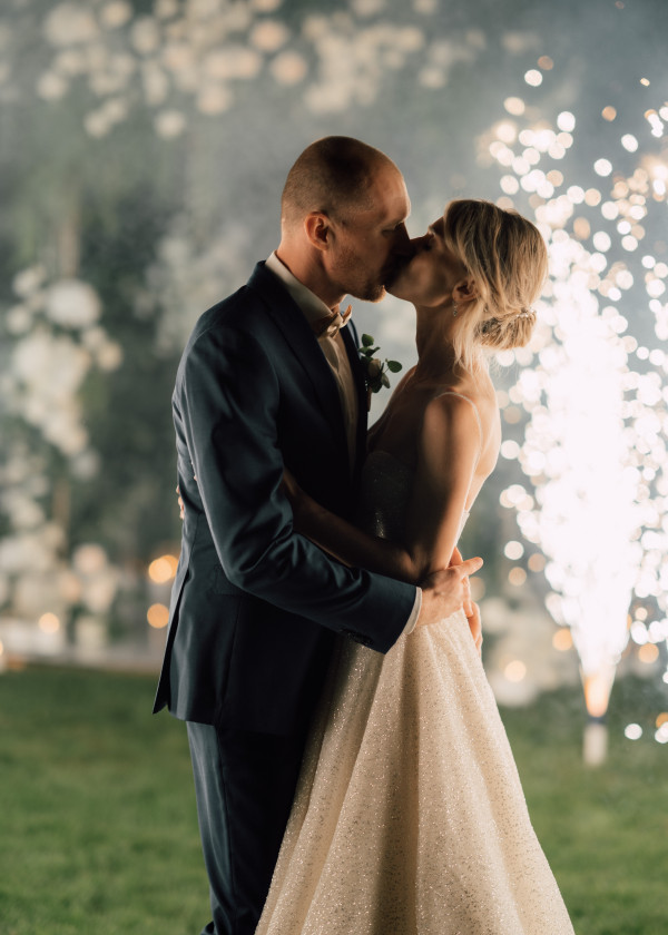 Лаконичная свадьба на поле для гольфа